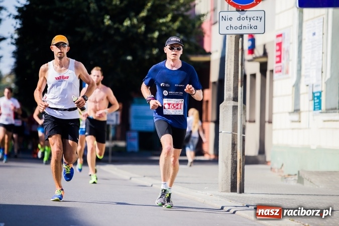 Zdjęcie w galerii na portalu naszraciborz.pl: II Rafako Półmaraton Racibórz. Trzy miejsca na podium dla Kenijczyków i rekord trasy wiadomości z regionu