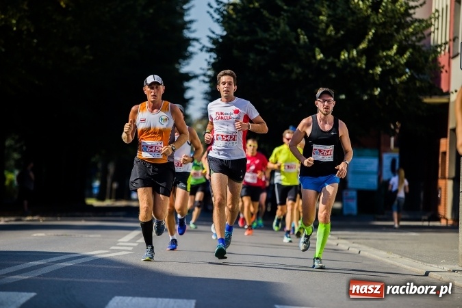Zdjęcie w galerii na portalu naszraciborz.pl: II Rafako Półmaraton Racibórz. Trzy miejsca na podium dla Kenijczyków i rekord trasy wiadomości z regionu
