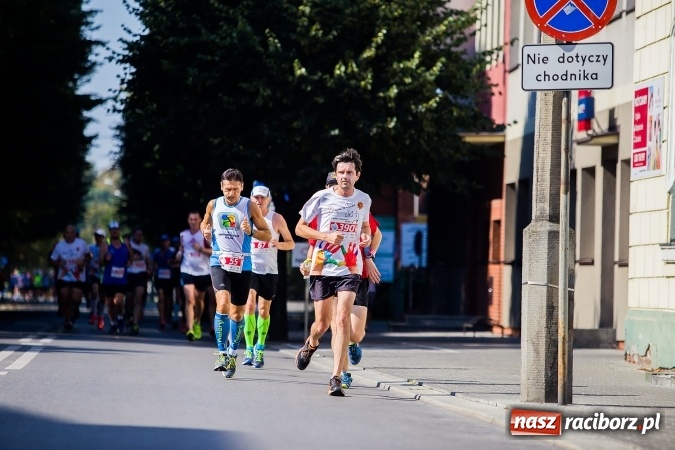 Zdjęcie w galerii na portalu naszraciborz.pl: II Rafako Półmaraton Racibórz. Trzy miejsca na podium dla Kenijczyków i rekord trasy wiadomości z regionu