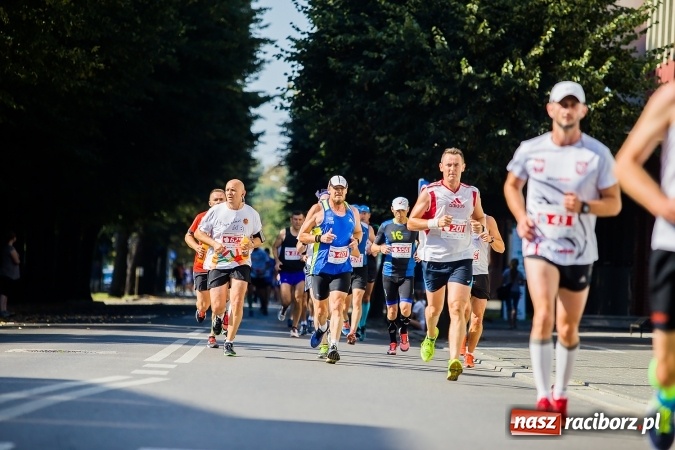 Zdjęcie w galerii na portalu naszraciborz.pl: II Rafako Półmaraton Racibórz. Trzy miejsca na podium dla Kenijczyków i rekord trasy wiadomości z regionu