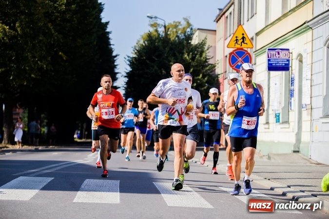 Zdjęcie w galerii na portalu naszraciborz.pl: II Rafako Półmaraton Racibórz. Trzy miejsca na podium dla Kenijczyków i rekord trasy wiadomości z regionu