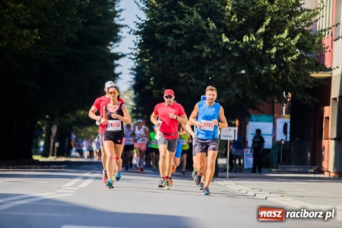 Zdjęcie w galerii na portalu naszraciborz.pl: II Rafako Półmaraton Racibórz. Trzy miejsca na podium dla Kenijczyków i rekord trasy wiadomości z regionu