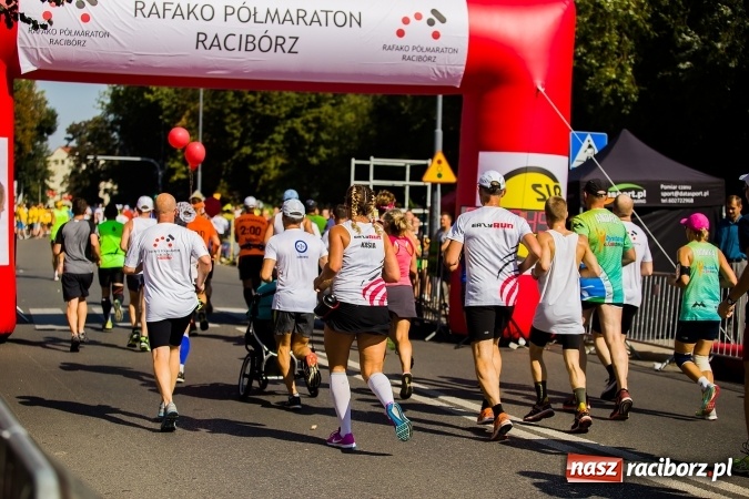 Zdjęcie w galerii na portalu naszraciborz.pl: II Rafako Półmaraton Racibórz. Trzy miejsca na podium dla Kenijczyków i rekord trasy wiadomości z regionu