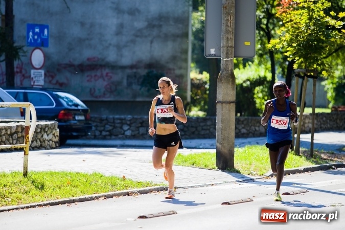 Zdjęcie w galerii na portalu naszraciborz.pl: II Rafako Półmaraton Racibórz. Trzy miejsca na podium dla Kenijczyków i rekord trasy wiadomości z regionu