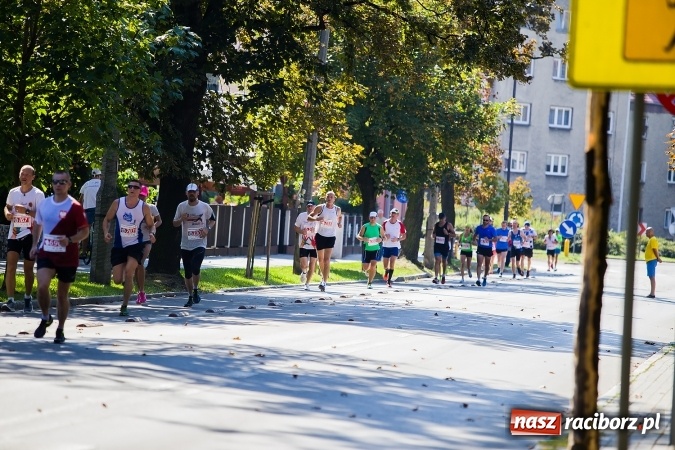 Zdjęcie w galerii na portalu naszraciborz.pl: II Rafako Półmaraton Racibórz. Trzy miejsca na podium dla Kenijczyków i rekord trasy wiadomości z regionu