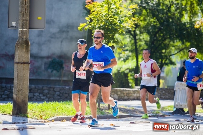 Zdjęcie w galerii na portalu naszraciborz.pl: II Rafako Półmaraton Racibórz. Trzy miejsca na podium dla Kenijczyków i rekord trasy wiadomości z regionu