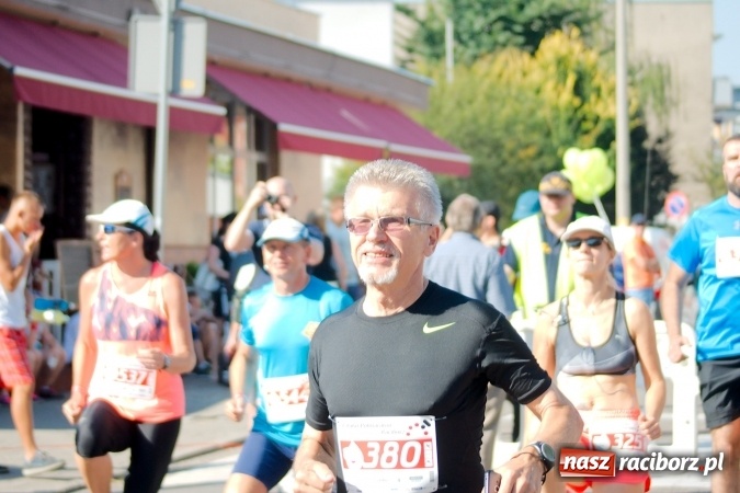Zdjęcie w galerii na portalu naszraciborz.pl: II Rafako Półmaraton Racibórz. Trzy miejsca na podium dla Kenijczyków i rekord trasy wiadomości z regionu