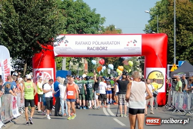 Zdjęcie w galerii na portalu naszraciborz.pl: II Rafako Półmaraton Racibórz. Trzy miejsca na podium dla Kenijczyków i rekord trasy wiadomości z regionu