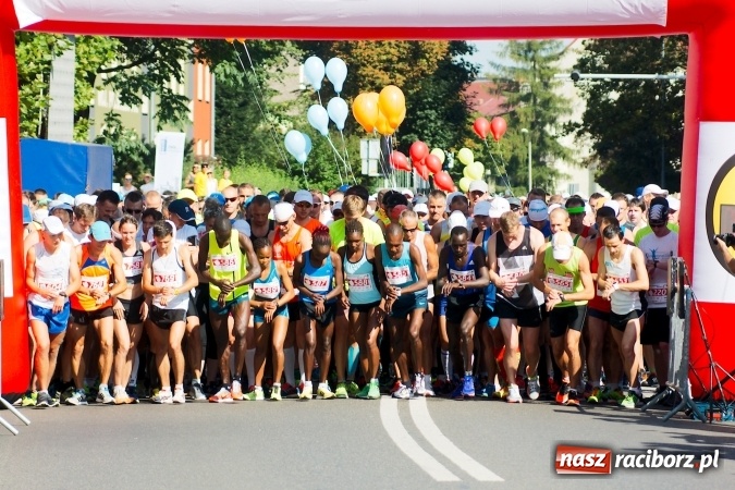 Zdjęcie w galerii na portalu naszraciborz.pl: II Rafako Półmaraton Racibórz. Trzy miejsca na podium dla Kenijczyków i rekord trasy wiadomości z regionu