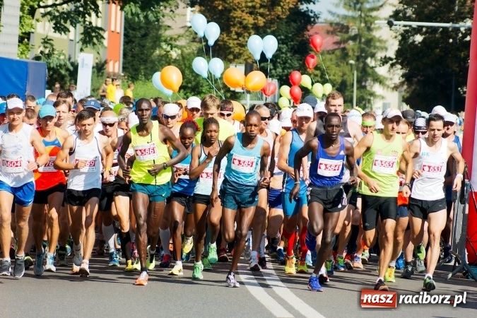 Zdjęcie w galerii na portalu naszraciborz.pl: II Rafako Półmaraton Racibórz. Trzy miejsca na podium dla Kenijczyków i rekord trasy wiadomości z regionu