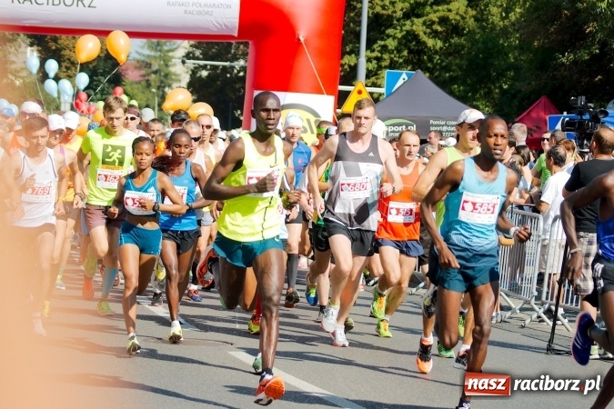 Zdjęcie w galerii na portalu naszraciborz.pl: II Rafako Półmaraton Racibórz. Trzy miejsca na podium dla Kenijczyków i rekord trasy wiadomości z regionu