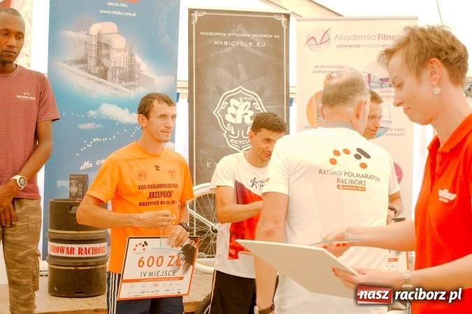 Zdjęcie w galerii na portalu naszraciborz.pl: II Rafako Półmaraton Racibórz. Trzy miejsca na podium dla Kenijczyków i rekord trasy wiadomości z regionu