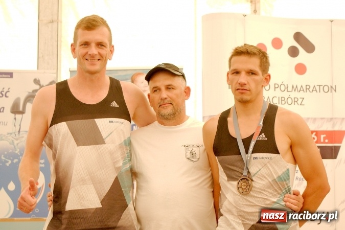 Zdjęcie w galerii na portalu naszraciborz.pl: II Rafako Półmaraton Racibórz. Trzy miejsca na podium dla Kenijczyków i rekord trasy wiadomości z regionu