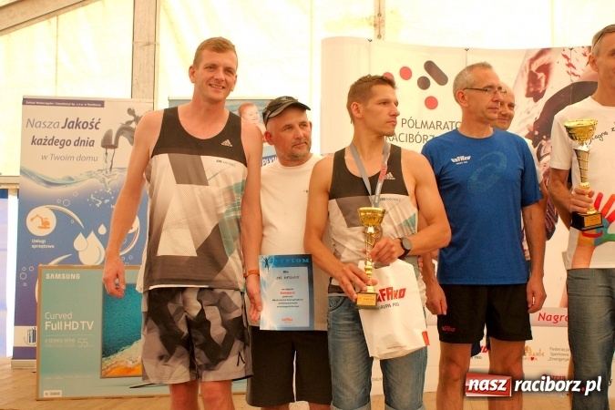 Zdjęcie w galerii na portalu naszraciborz.pl: II Rafako Półmaraton Racibórz. Trzy miejsca na podium dla Kenijczyków i rekord trasy wiadomości z regionu