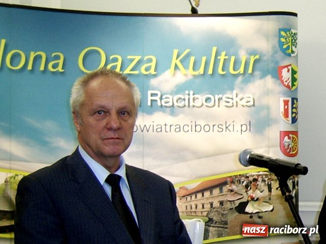 Zdjęcie w galerii na portalu naszraciborz.pl: Stefan Niesiołowski otworzył wystawę wiadomości z regionu