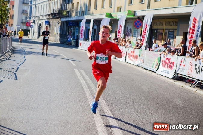 Zdjęcie w galerii na portalu naszraciborz.pl: Mini RAFAKO Półmaraton Racibórz, czyli bieg charytatywny dla Wiktorii i Jurka wiadomości z regionu