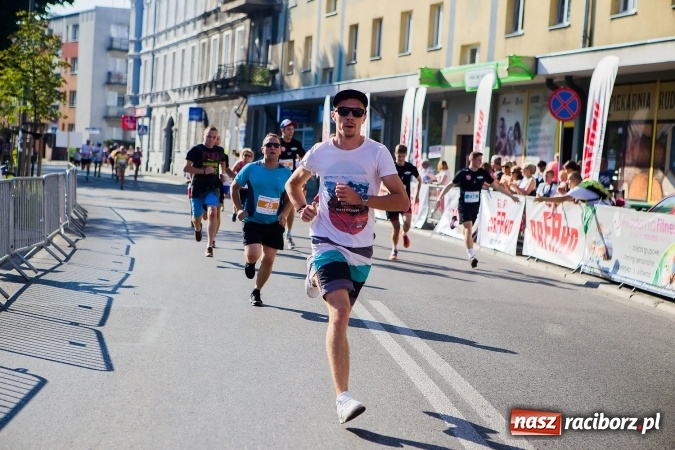 Zdjęcie w galerii na portalu naszraciborz.pl: Mini RAFAKO Półmaraton Racibórz, czyli bieg charytatywny dla Wiktorii i Jurka wiadomości z regionu