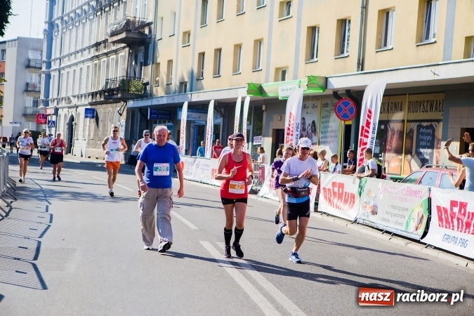 Zdjęcie w galerii na portalu naszraciborz.pl: Mini RAFAKO Półmaraton Racibórz, czyli bieg charytatywny dla Wiktorii i Jurka wiadomości z regionu