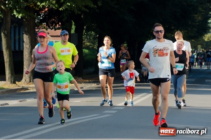 Zdjęcie w galerii na portalu naszraciborz.pl: Mini RAFAKO Półmaraton Racibórz, czyli bieg charytatywny dla Wiktorii i Jurka wiadomości z regionu