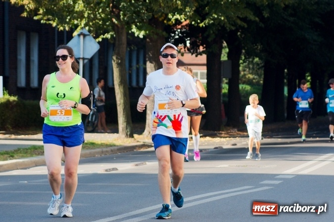 Zdjęcie w galerii na portalu naszraciborz.pl: Mini RAFAKO Półmaraton Racibórz, czyli bieg charytatywny dla Wiktorii i Jurka wiadomości z regionu