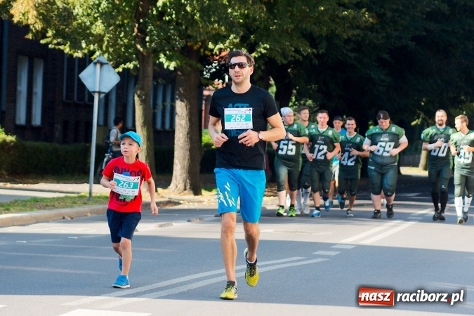 Zdjęcie w galerii na portalu naszraciborz.pl: Mini RAFAKO Półmaraton Racibórz, czyli bieg charytatywny dla Wiktorii i Jurka wiadomości z regionu