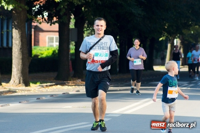 Zdjęcie w galerii na portalu naszraciborz.pl: Mini RAFAKO Półmaraton Racibórz, czyli bieg charytatywny dla Wiktorii i Jurka wiadomości z regionu