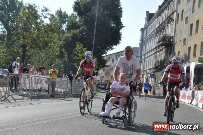 Zdjęcie w galerii na portalu naszraciborz.pl: Mini RAFAKO Półmaraton Racibórz, czyli bieg charytatywny dla Wiktorii i Jurka wiadomości z regionu