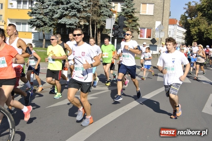 Zdjęcie w galerii na portalu naszraciborz.pl: Mini RAFAKO Półmaraton Racibórz, czyli bieg charytatywny dla Wiktorii i Jurka wiadomości z regionu
