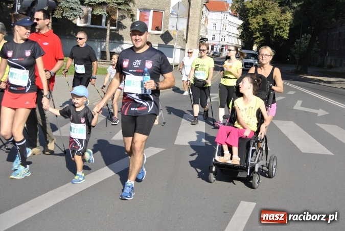 Zdjęcie w galerii na portalu naszraciborz.pl: Mini RAFAKO Półmaraton Racibórz, czyli bieg charytatywny dla Wiktorii i Jurka wiadomości z regionu