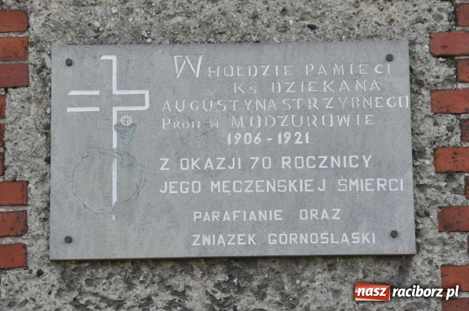 Zdjęcie w galerii na portalu naszraciborz.pl: 120 lat kościoła w Modzurowie. Urodzinową Mszę św. odprawił biskup Paweł Stobrawa wiadomości z regionu