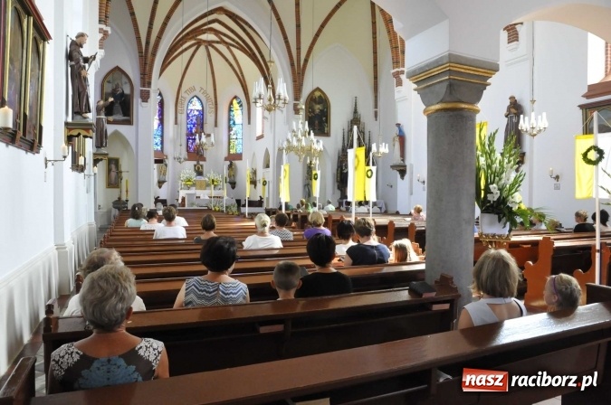 Zdjęcie w galerii na portalu naszraciborz.pl: 120 lat kościoła w Modzurowie. Urodzinową Mszę św. odprawił biskup Paweł Stobrawa wiadomości z regionu
