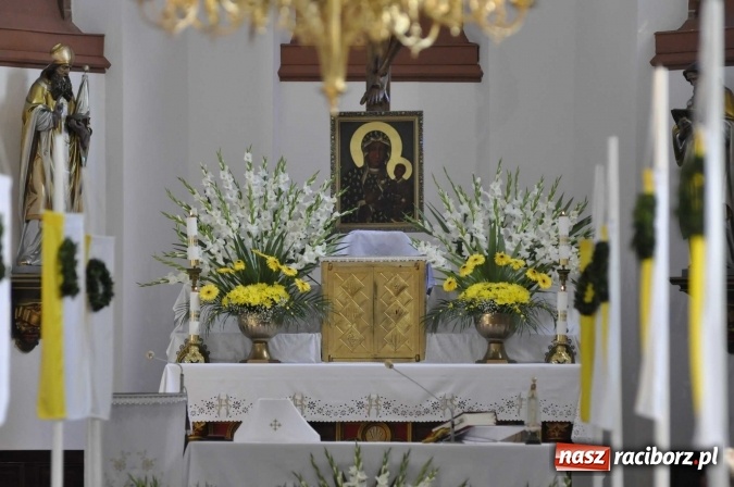 Zdjęcie w galerii na portalu naszraciborz.pl: 120 lat kościoła w Modzurowie. Urodzinową Mszę św. odprawił biskup Paweł Stobrawa wiadomości z regionu