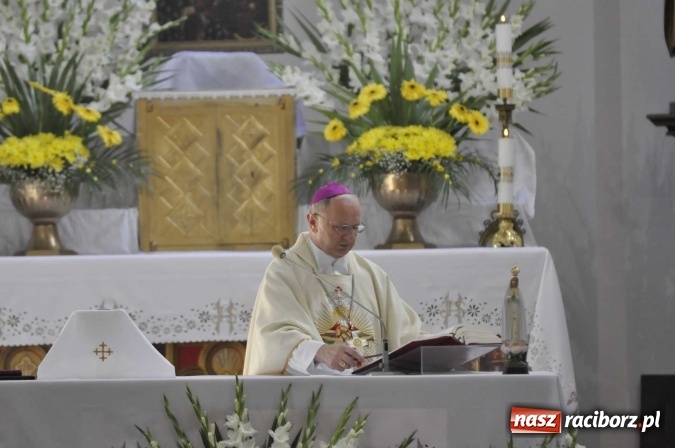 Zdjęcie w galerii na portalu naszraciborz.pl: 120 lat kościoła w Modzurowie. Urodzinową Mszę św. odprawił biskup Paweł Stobrawa wiadomości z regionu