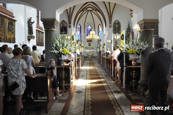 Zdjęcie w galerii na portalu naszraciborz.pl: 120 lat kościoła w Modzurowie. Urodzinową Mszę św. odprawił biskup Paweł Stobrawa wiadomości z regionu