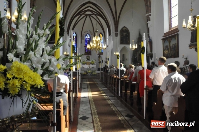 Zdjęcie w galerii na portalu naszraciborz.pl: 120 lat kościoła w Modzurowie. Urodzinową Mszę św. odprawił biskup Paweł Stobrawa wiadomości z regionu