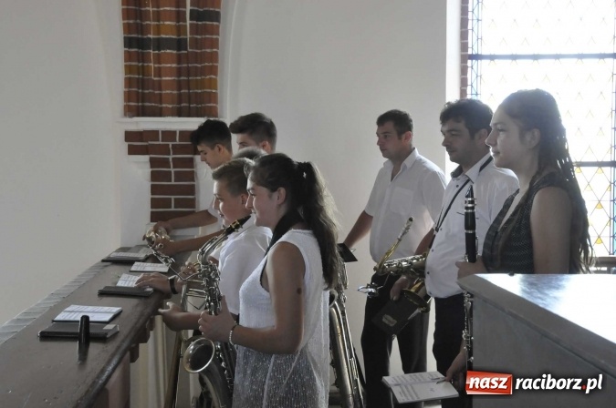 Zdjęcie w galerii na portalu naszraciborz.pl: 120 lat kościoła w Modzurowie. Urodzinową Mszę św. odprawił biskup Paweł Stobrawa wiadomości z regionu