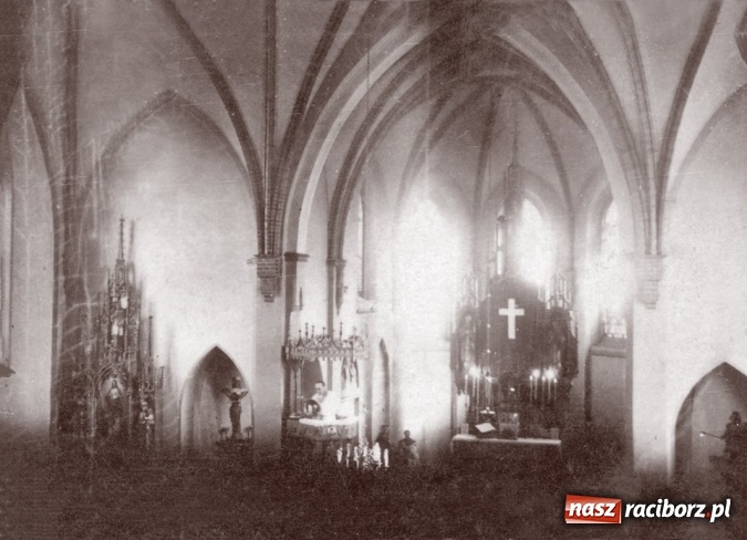 Zdjęcie w galerii na portalu naszraciborz.pl: 120 lat kościoła w Modzurowie. Urodzinową Mszę św. odprawił biskup Paweł Stobrawa wiadomości z regionu