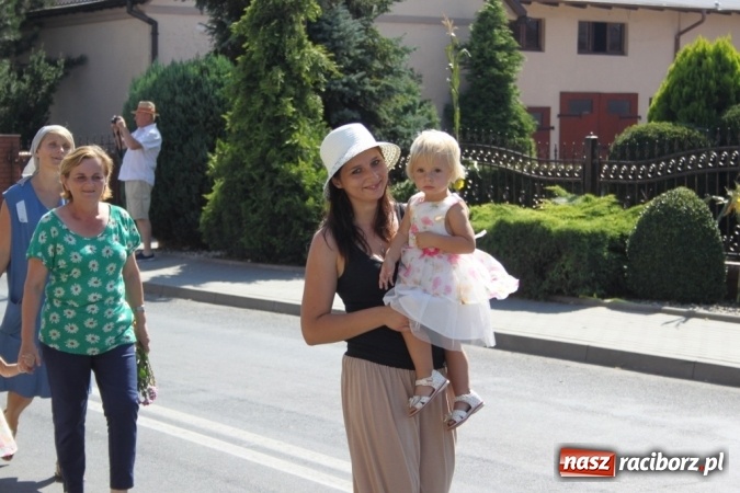 Zdjęcie w galerii na portalu naszraciborz.pl: Dożynki 2016. Barwny korowód przeszedł ulicami Wojnowic wiadomości z regionu