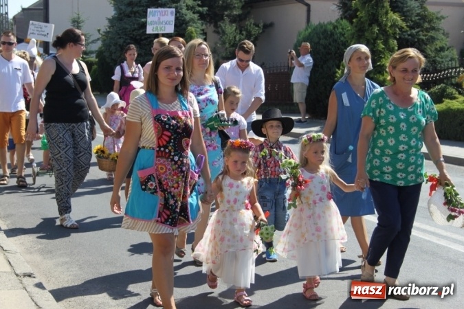 Zdjęcie w galerii na portalu naszraciborz.pl: Dożynki 2016. Barwny korowód przeszedł ulicami Wojnowic wiadomości z regionu