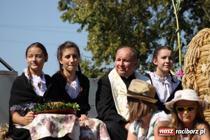 Zdjęcie w galerii na portalu naszraciborz.pl: Dożynki 2016. Barwny korowód przeszedł ulicami Wojnowic wiadomości z regionu