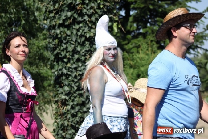 Zdjęcie w galerii na portalu naszraciborz.pl: Dożynki 2016. Barwny korowód przeszedł ulicami Wojnowic wiadomości z regionu