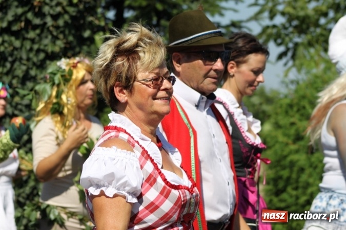 Zdjęcie w galerii na portalu naszraciborz.pl: Dożynki 2016. Barwny korowód przeszedł ulicami Wojnowic wiadomości z regionu