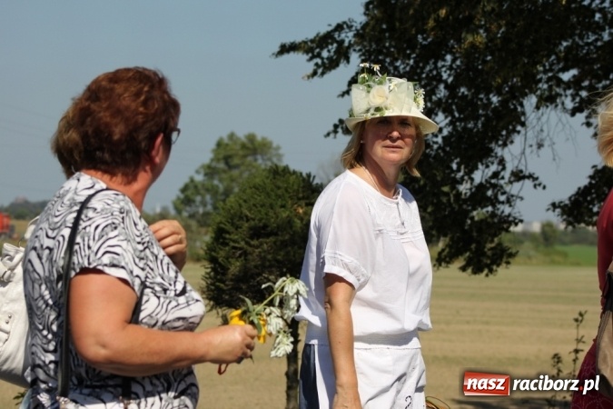 Zdjęcie w galerii na portalu naszraciborz.pl: Dożynki 2016. Barwny korowód przeszedł ulicami Wojnowic wiadomości z regionu