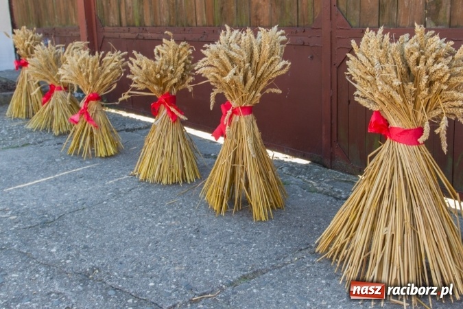 Zdjęcie w galerii na portalu naszraciborz.pl: Dożynki 2016. W Cyprzanowie z Lekartowem dziękowali za plony wiadomości z regionu