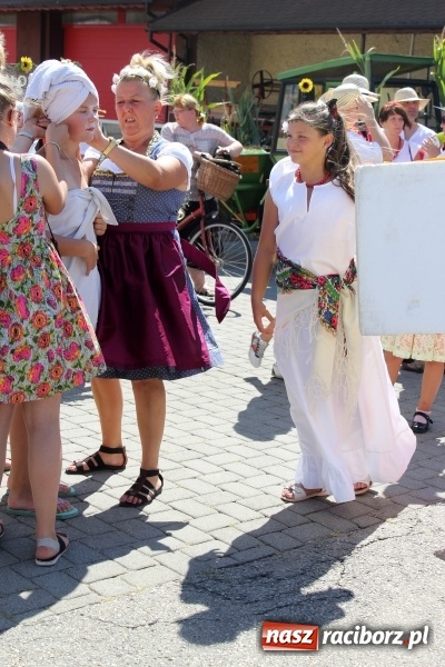 Zdjęcie w galerii na portalu naszraciborz.pl: Dożynki 2016. W Krzyżanowicach po żniwnioku baby do kurortów rozwiozą  wiadomości z regionu