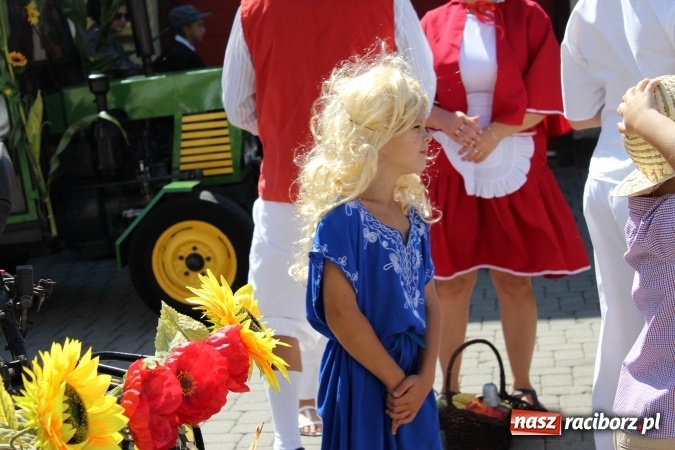 Zdjęcie w galerii na portalu naszraciborz.pl: Dożynki 2016. W Krzyżanowicach po żniwnioku baby do kurortów rozwiozą  wiadomości z regionu