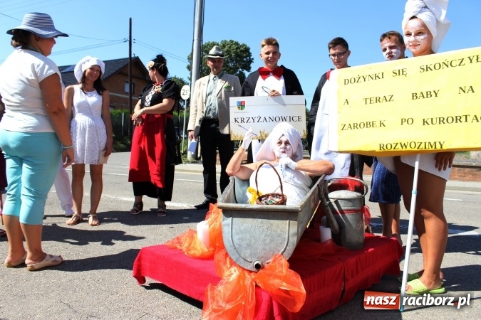 Zdjęcie w galerii na portalu naszraciborz.pl: Dożynki 2016. W Krzyżanowicach po żniwnioku baby do kurortów rozwiozą  wiadomości z regionu