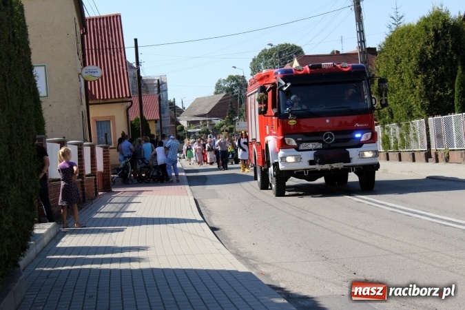 Zdjęcie w galerii na portalu naszraciborz.pl: Dożynki 2016. W Krzyżanowicach po żniwnioku baby do kurortów rozwiozą  wiadomości z regionu