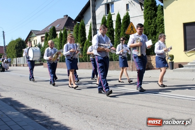 Zdjęcie w galerii na portalu naszraciborz.pl: Dożynki 2016. W Krzyżanowicach po żniwnioku baby do kurortów rozwiozą  wiadomości z regionu