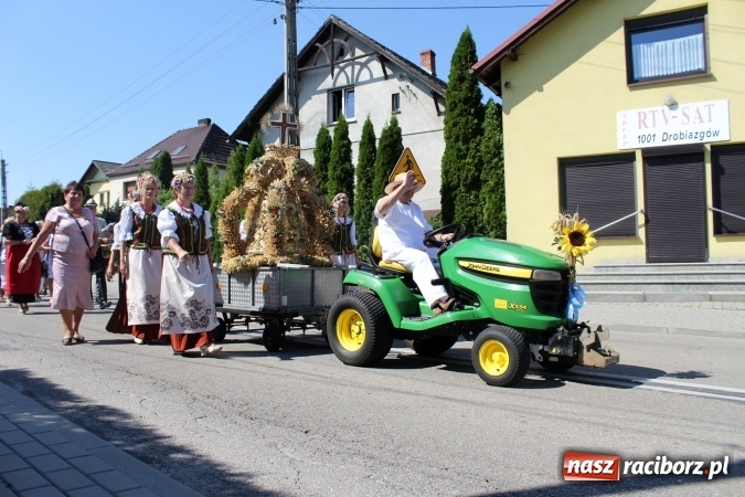 Zdjęcie w galerii na portalu naszraciborz.pl: Dożynki 2016. W Krzyżanowicach po żniwnioku baby do kurortów rozwiozą  wiadomości z regionu